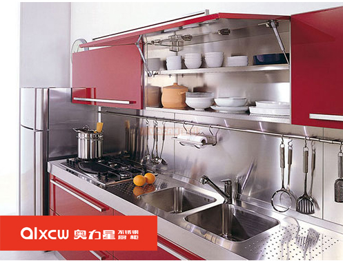 红色一字型厨房不锈钢橱柜